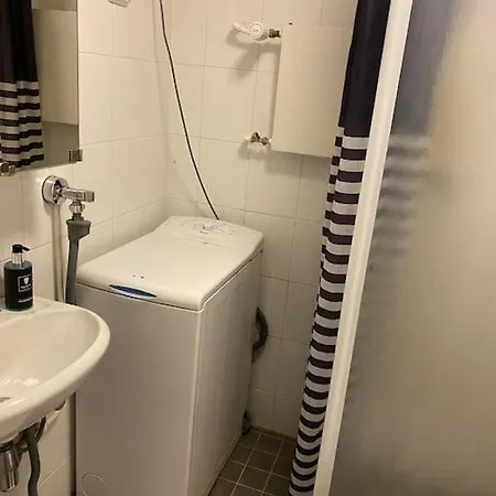 Kotimaailma - 2mh Asunto Laehellae Malmin Palveluita