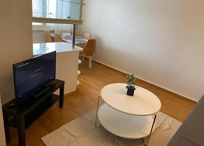 Kotimaailma - 2mh Asunto Laehellae Malmin Palveluita Apartamento