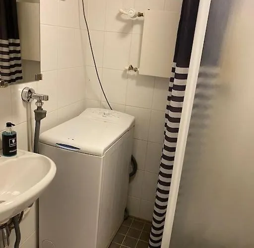 Kotimaailma - 2mh Asunto Laehellae Malmin Palveluita