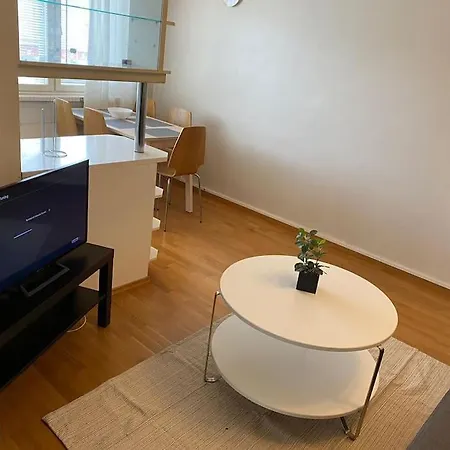 Kotimaailma - 2mh Asunto Laehellae Malmin Palveluita Appartement